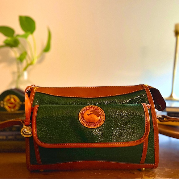 Dooney & Bourke Handbags - Vintage Dooney and Burke ivy crossbody/shoulder bag